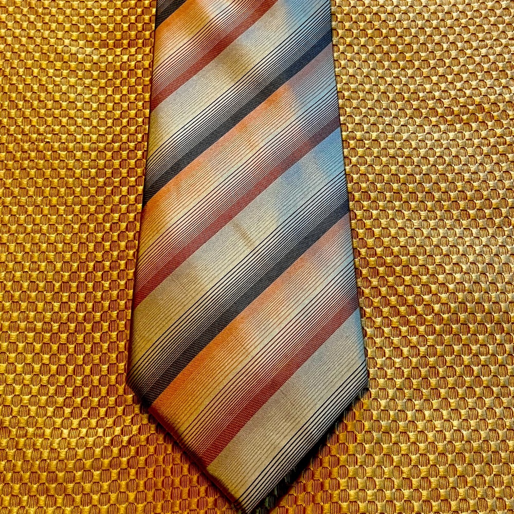 Kenneth Cole New York Handmade 100% Silk Necktie